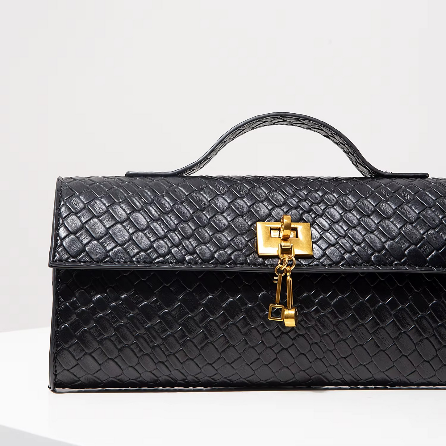 EVELE CLUTCH BAG - BLACK